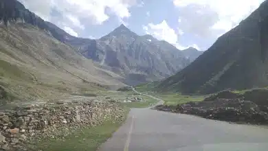 Gilgit-Baltistan diverts traffic to Babusar road amid weather alert